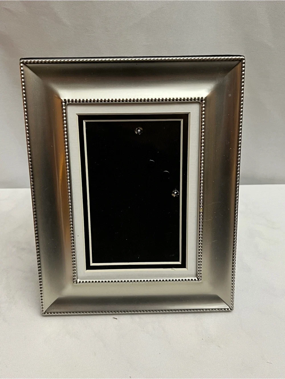 Silver Beaded Border 5x7 Picture Frame Tabletop Wall Hanging Home Decor